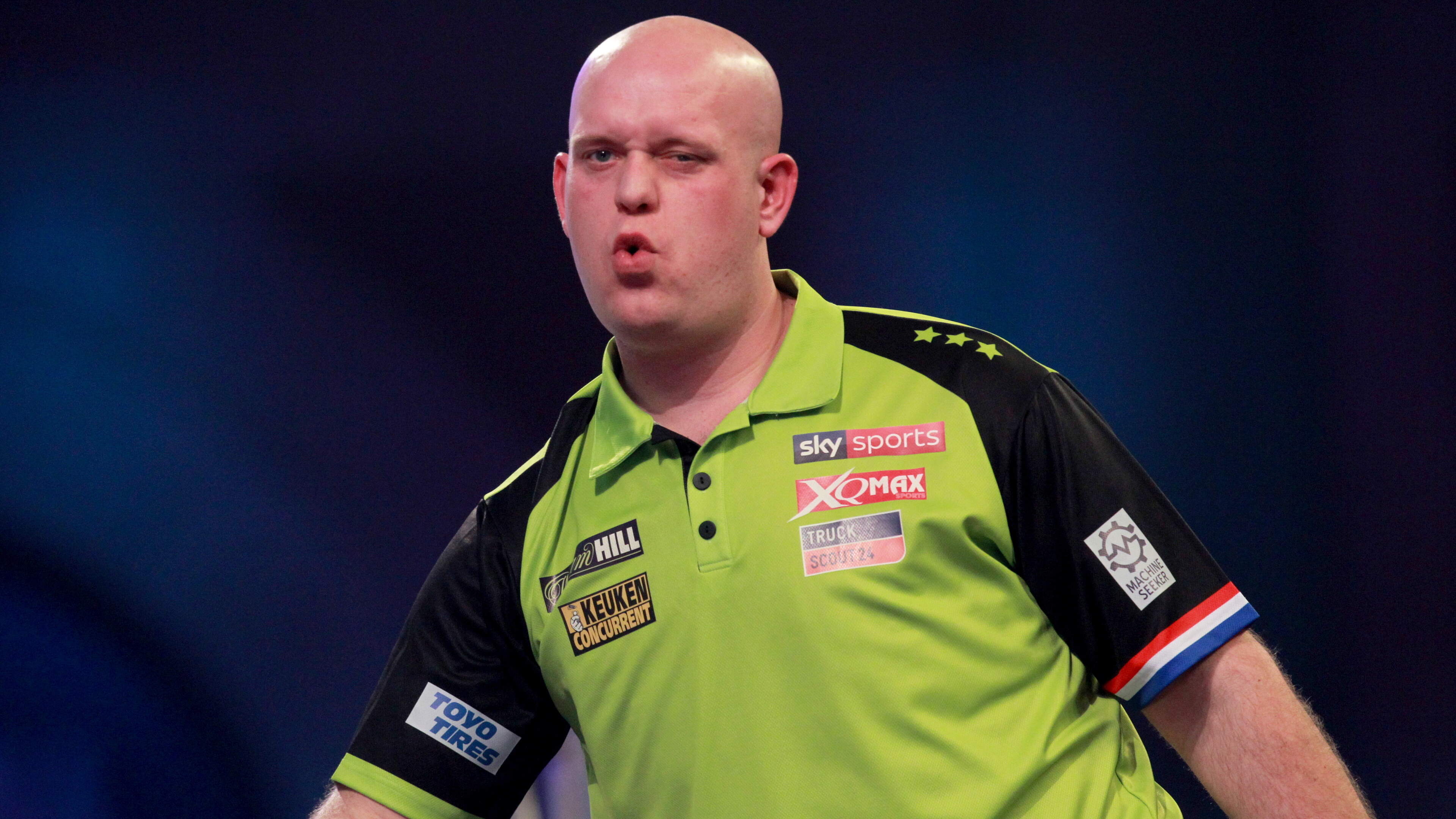 Michael van Gerwen ergert zich aan ’Elvis Presley’ en stuurt hem de zaal uit